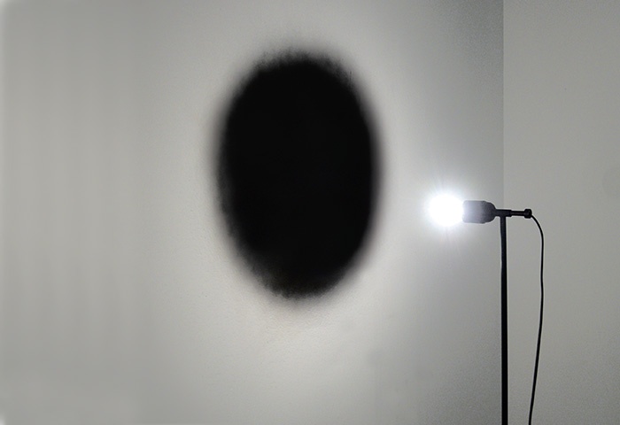 Her Işık Kendi Karanlığını Aydınlatır - Detay